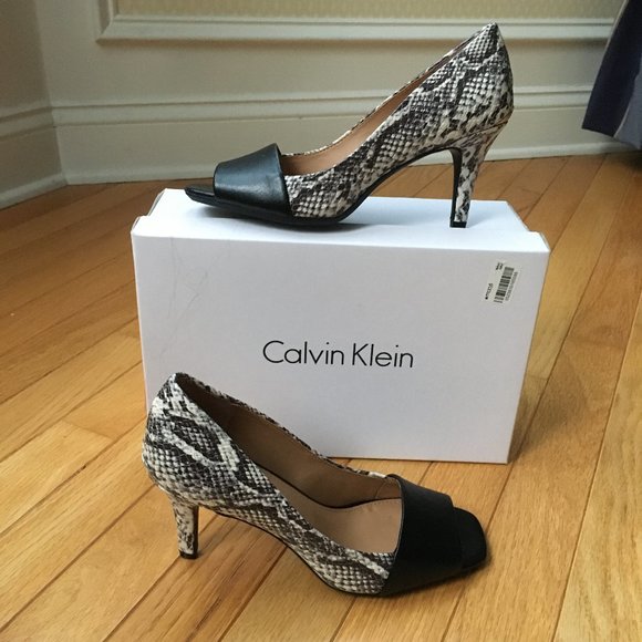 Calvin Klein Nareen Heel - Black and White Leather Snack Print Peep Toe Size 6 - Picture 1 of 9